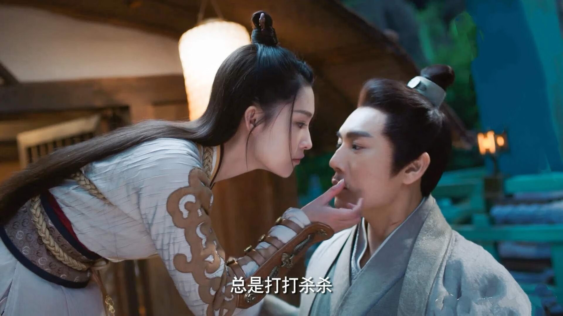 足球世界两重天，萨拉赫的梅开二度与乌拉圭国家机器碾压紫百合